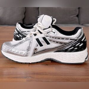 New Balance 1906R in Silver Metallic with Black and Sea Salt
Men’s size 10.5